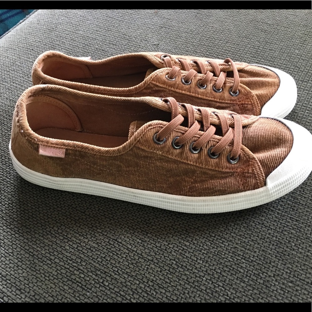 Rocket Dog corduroy slip-on sneakers, size 9